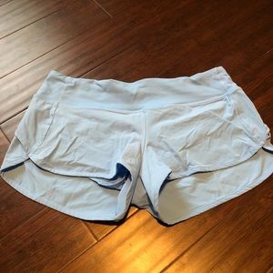Lululemon 2.5” speed up shorts low rise